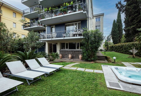 Dal Molin Apartment, Garda Lake, Ac, Fitness, Jacu: Plante, Bâtiment, Fenêtre, Design Intérieur, Architecture, Ombre, Design Urbain, Condominium, Zone Résidentielle, Maison