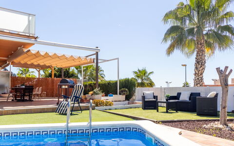 Cal 5Inc: L'Eau, Ciel, Propriété, Plante, Piscine, Ombre, Mobilier De Jardin, Arbre, Loisir, Zone Résidentielle