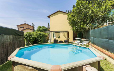 Camaiore House With Pool, La Casa Dei Ricci: L'Eau, Propriété, Ciel, Plante, Piscine, Bleu Azur, Arbre, Ombre, Bâtiment, Loisir
