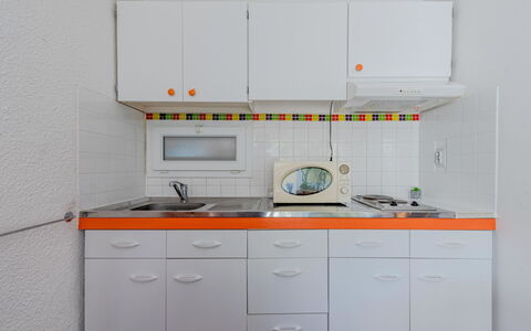 Zodiaques 1: Cabinetry, Bâtiment, Appareil De Cuisine, Cuisine, Cuisinière, Comptoir, Électroménager, Tiroir, Principaux Appliance, Évier