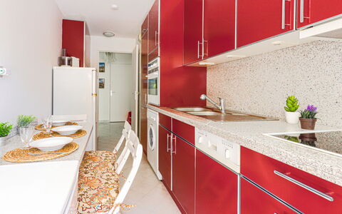 L'Antonia: Cabinetry, Comptoir, Propriété, Bâtiment, Cuisine, Orange, Design Intérieur, Architecture, Sol, Tiroir
