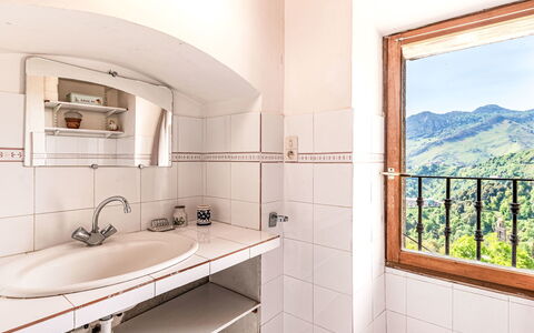 Piana: Évier, Luminaire Plomberie, Robinet, Bâtiment, Lavabo, Salle De Bains, Design Intérieur, Sol, Rectangle