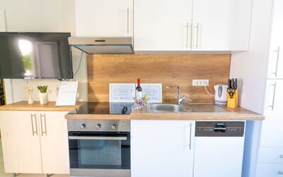 Lucius 2 112.2: Cabinetry, Comptoir, Evier, Robinet, Évier, Cuisinière, Appareil De Cuisine, Bois, Bâtiment, Cuisine