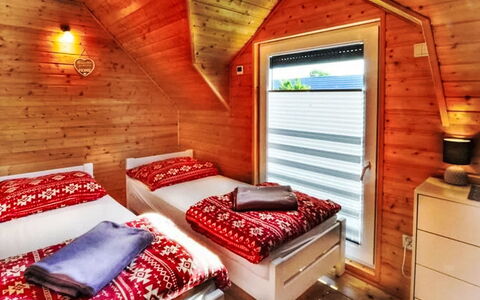 Nemo: Propriété, Bois, Design Intérieur, Éclairage, Confort, Architecture, Cabinetry, Bâtiment, Mur, Sol