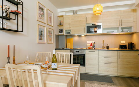 Mistral: Cabinetry, Meubles, Comptoir, Propriété, Bois, Cadre, Design Intérieur, Table, Chaise, Cuisine