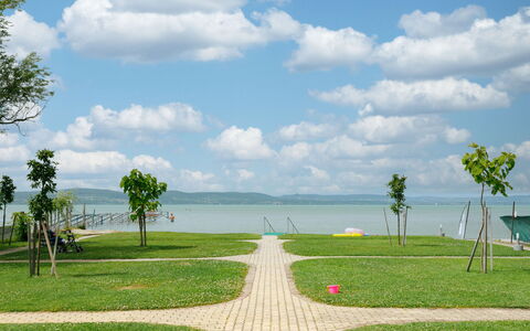 Balatonlelle 101: Été, Nuage, Cotiers Et Relief Océaniques, Mer, Côte, Loisir, Océan, Pelouse, Parc, Cumulus
