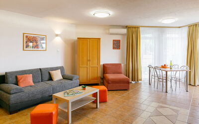 Logement:&nbsp;Charlie 101.1