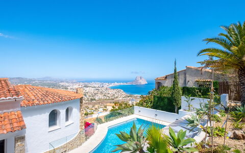 Roxas: Ciel, Bâtiment, Plante, L'Eau, Station Balnéaire, Bleu Azur, Arbre, Arecales, Maison, Immobilier