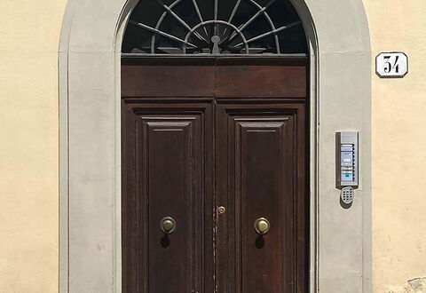 Atelier la Scala: Propriété, Porte, Bois, Architecture, Bâtiment, Accueil Porte, Fenêtre, Maison