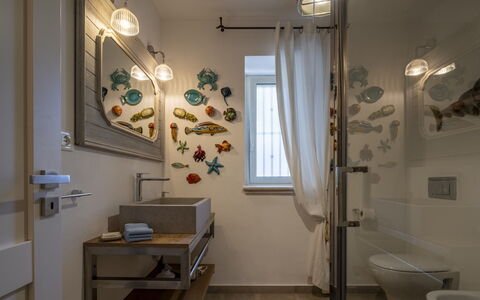 Villa Acquaro, Santa Caterina Dello Ionio, Pool, A: Design Intérieur, Mur, Sol, Luminaire Plomberie, Luminaire, Plafond, Salle De Bains, Éclairage, Sol, Plomberie
