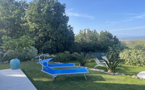 Villa Acquaro, Santa Caterina Dello Ionio, Pool, A: Bleu, Piscine, Arbuste, Jardin, Ombre, Mobilier De Jardin, Aménagement Paysager, Pelouse, Recours