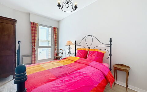 Les Terrasses de Pornic: Meubles, Design Intérieur, Lit, Chambre, Sol, Sol, Bois, Drap De Lit, Plafond, Literie