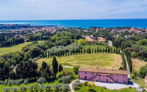 Castiglioncello 180: Ciel, Plante, Nuage, Jour, Propriété, Paysage Naturel, Lot Terre, Arbre, Bâtiment, Végétation