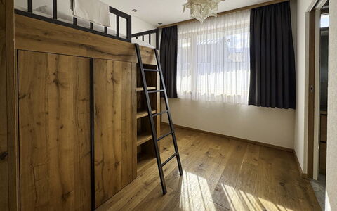 Skyline Retreat: Sol, Design Intérieur, Meubles, Sol, Bois, Parquet, Plafond, Chambre, Lit, Pièce