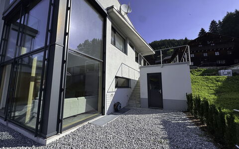 Skyline Retreat: Daylighting, Balcon
