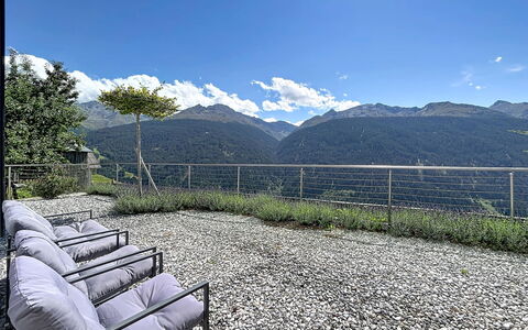 Skyline Retreat: Chaîne De Montagnes, Station De Montagne, Crête, Vallée, Alpes, Balcon, Clôture, Massif, Balustrade, Sommet
