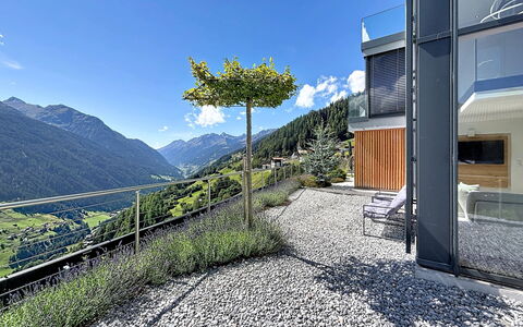 Skyline Retreat: Balcon, Daylighting