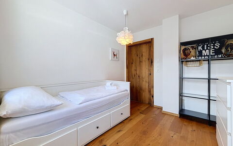 Skyline Retreat: Meubles, Lit, Design Intérieur, Chambre, Mur, Sol, Sol, Bois, Pièce, Plafond