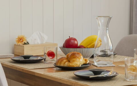 Chalet Anita: Aliments, Vaisselle, Meubles, Table, Serveware, Fruit, Ingrédient, Vaisselle, Assiette