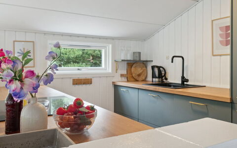 Maritha - 400M from the Sea: Comptoir, Sol, Design Intérieur, Cuisine, Bois, Sol, Plafond, Meubles, Cabinetry, Luminaire Plomberie