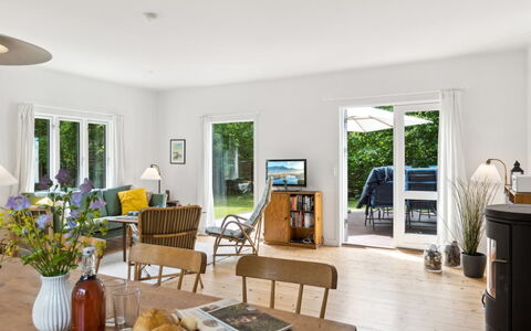 Heidl - 1.3Km to the Fjord: Meubles, Design Intérieur, Sol, Chaise, Bois, Table, Sol, Domicile, Canapé, Salon