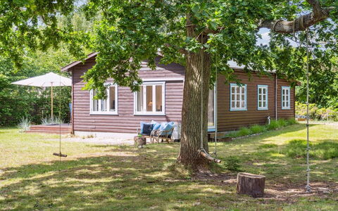 Heidl - 1.3Km to the Fjord: Arbre, Herbe, Bâtiment, Feuille, Bois, Maison, Chalet, Domicile, Arbuste