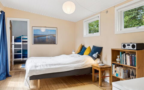 Heidl - 1.3Km to the Fjord: Meubles, Design Intérieur, Sol, Sol, Bois, Plafond, Pièce, Chambre, Lit, Éclairage