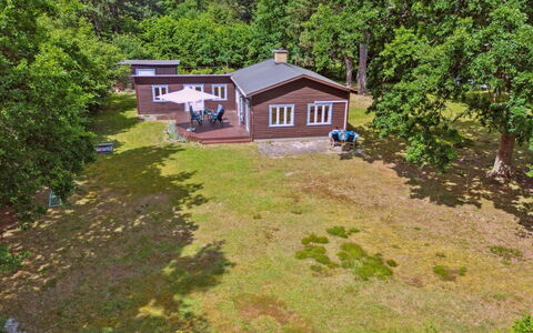 Heidl - 1.3Km to the Fjord: Arbre, Herbe, Bâtiment, Maison, Domicile, Zone Résidentielle, Chalet, Arbuste, Lot Terre