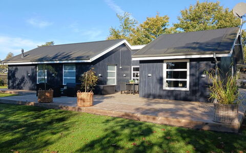 Binta - 800M from the Sea: Bois, Toit, Architecture, Domicile, Maison, Chalet, Siding, Dur, Pente, Biens