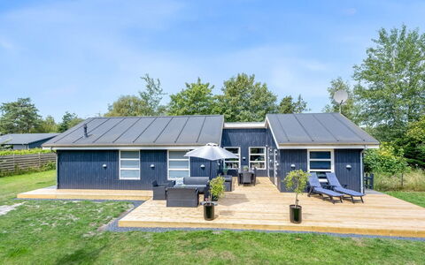 Binta - 800M from the Sea: Bois, Toit, Architecture, Domicile, Maison, Chalet, Siding, Dur, Pente, Biens