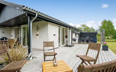 Ginie - 600M from the Sea