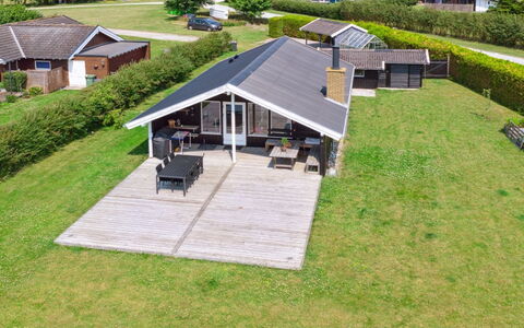 Guthmund - 400M from the Sea: Meubles, Design Intérieur, Sol, Sol, Plafond, Pièce, Chaise, Table, Appartement, Table Cuisine Et Salle A Manger