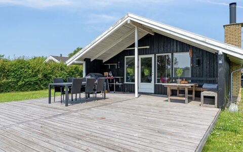 Guthmund - 400M from the Sea: Meubles, Design Intérieur, Sol, Sol, Plafond, Pièce, Chaise, Table, Appartement, Table Cuisine Et Salle A Manger