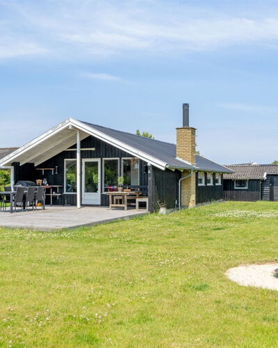 Guthmund - 400M from the Sea