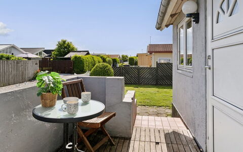Paula - 80M from the Sea: Bleu, Arbuste, Chalet, Couverture De Sol, Jardin, Biens, Ombre, Aménagement Paysager, Ferme, Eco Hôtel