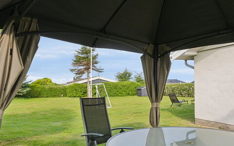 Gudrun - 250M from the Sea: Meubles, Design Intérieur, Sol, Sol, Plafond, Pièce, Chaise, Table, Appartement, Table Cuisine Et Salle A Manger