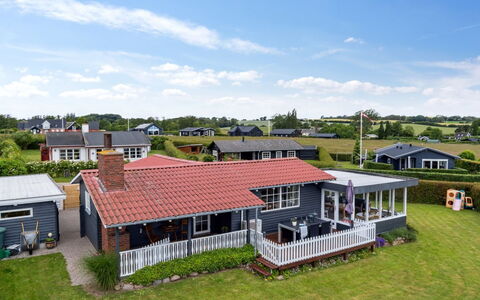 Diddi - 170M from the Sea: Bois, Domicile, Porche, Plate-Forme, Dur, Toit, Tache De Bois, Parquet, Eco Hôtel