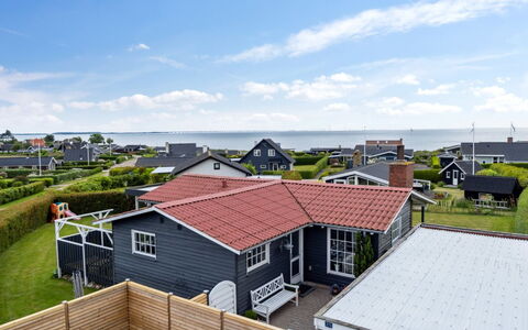 Diddi - 170M from the Sea: Bois, Domicile, Porche, Plate-Forme, Dur, Toit, Tache De Bois, Parquet, Eco Hôtel