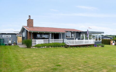 Diddi - 170M from the Sea: Bois, Domicile, Porche, Plate-Forme, Dur, Toit, Tache De Bois, Parquet, Eco Hôtel