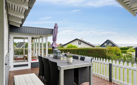 Diddi - 170M from the Sea: Bois, Domicile, Porche, Plate-Forme, Dur, Toit, Tache De Bois, Parquet, Eco Hôtel