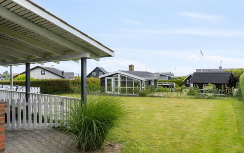 Diddi - 170M from the Sea: Bois, Domicile, Porche, Plate-Forme, Dur, Toit, Tache De Bois, Parquet, Eco Hôtel