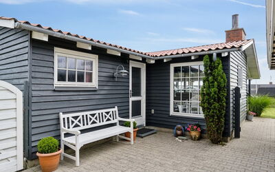 Diddi - 170M from the Sea