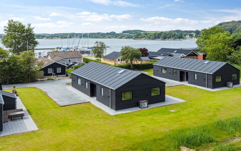 Henryk - 75M from the Sea: Bois, Toit, Architecture, Domicile, Maison, Chalet, Siding, Dur, Pente, Biens