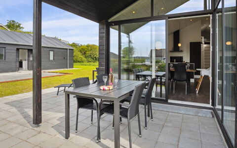 Henryk - 75M from the Sea: Bois, Toit, Architecture, Domicile, Maison, Chalet, Siding, Dur, Pente, Biens