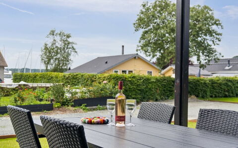 Henryk - 75M from the Sea: Bois, Toit, Architecture, Domicile, Maison, Chalet, Siding, Dur, Pente, Biens