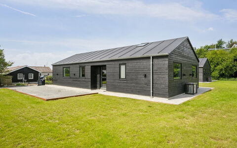 Henryk - 75M from the Sea: Bois, Toit, Architecture, Domicile, Maison, Chalet, Siding, Dur, Pente, Biens