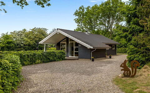 Jette - 30Km from the Sea: Domicile, Chalet, Porche, Dur, Siding, Plate-Forme, Ombre, Planche, Biens, Batiments Jardin