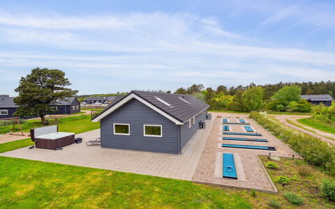 Amai - 4.5Km from the Sea: 