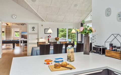 Amai - 4.5Km from the Sea: Meubles, Design Intérieur, Sol, Sol, Plafond, Pièce, Chaise, Table, Appartement, Table Cuisine Et Salle A Manger