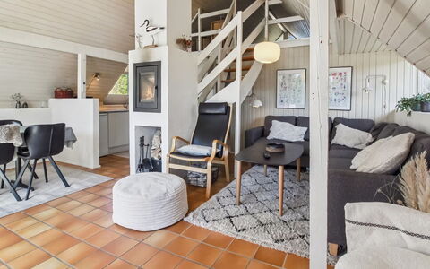 Efimija - 1.4Km from the Sea: Sol, Design Intérieur, Sol, Bois, Meubles, Plafond, Salon, Domicile, Parquet, Pièce